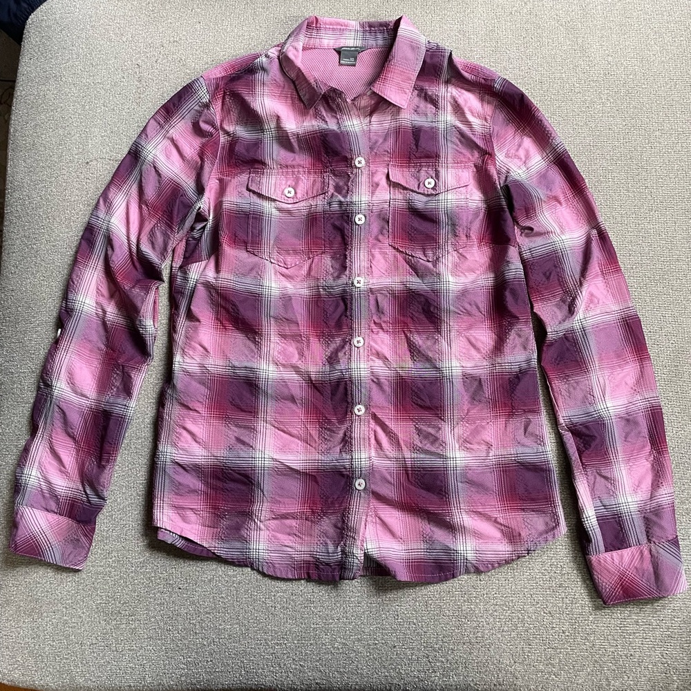 Eddie Bauer women’s long-sleeve button up shirt size xs